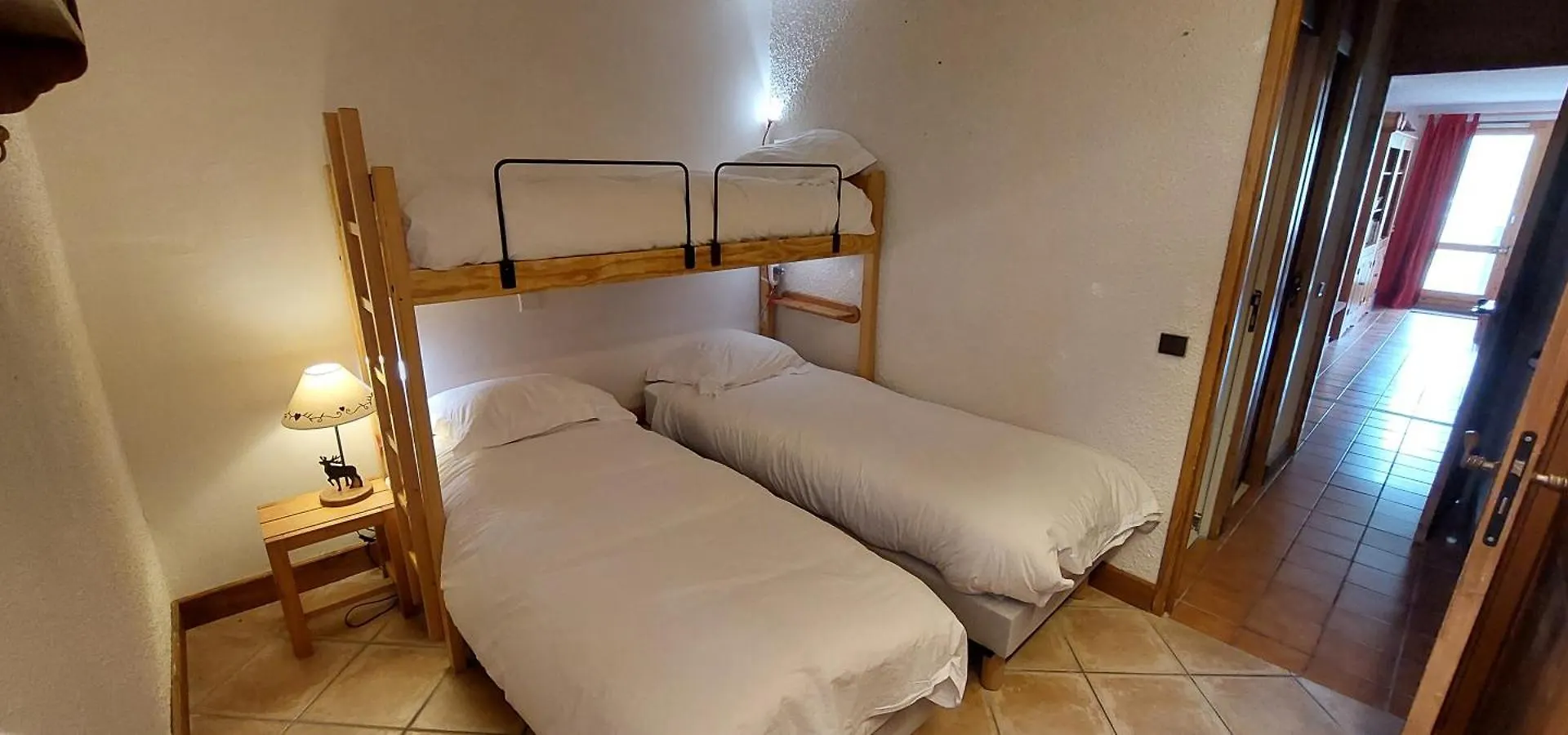 דירה Appartement Skis Aux Pieds Meribel-Mottaret Avec Garage Et Wifi צרפת